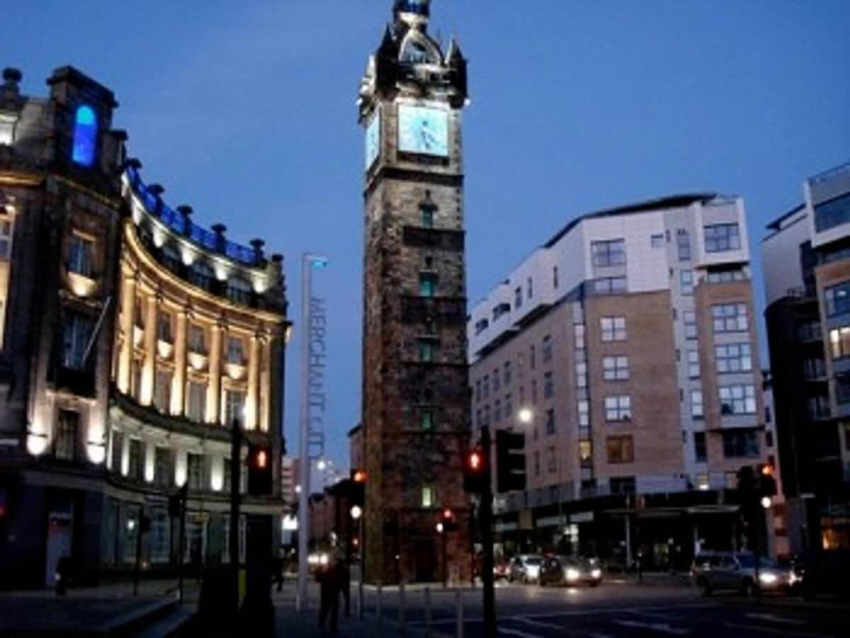 City Centre Apartment W Parking & Hyperoptic Wifi Glasgow Buitenkant foto