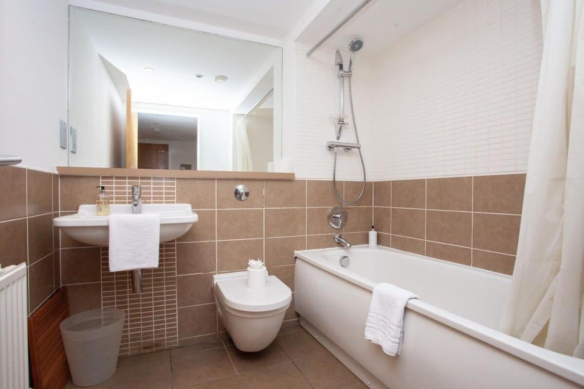 City Centre Apartment W Parking & Hyperoptic Wifi Glasgow Buitenkant foto