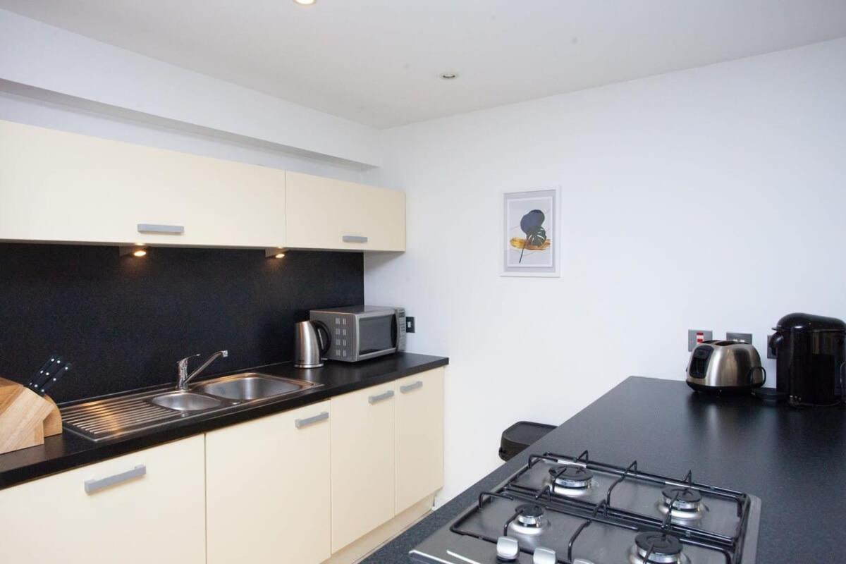 City Centre Apartment W Parking & Hyperoptic Wifi Glasgow Buitenkant foto